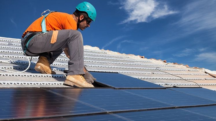 Elon Musk vrea ca Tesla si SolarCity sa creeze acoperisurile solare: Cum vor arata acestea