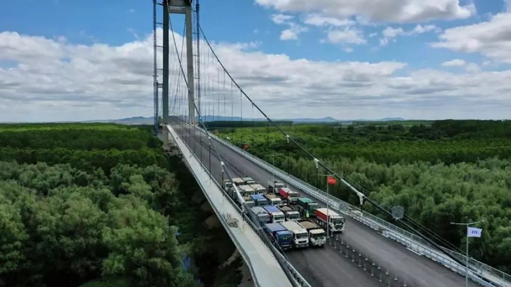 Noul pod de peste Dunăre are deja denivelări. CNAIR: Nu au fost respectate restricțiile de tonaj