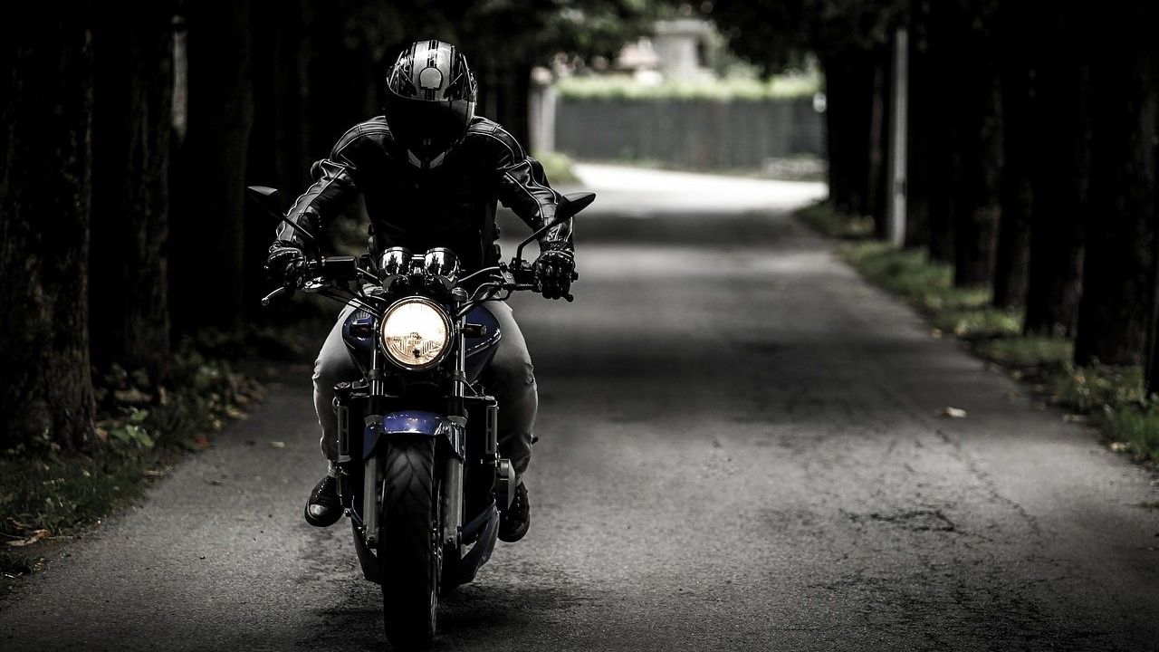 USR Bucuresti ii cere Gabrielei Firea sa suspende o licitatie pentru achizitia de motociclete destinate Politiei Locale