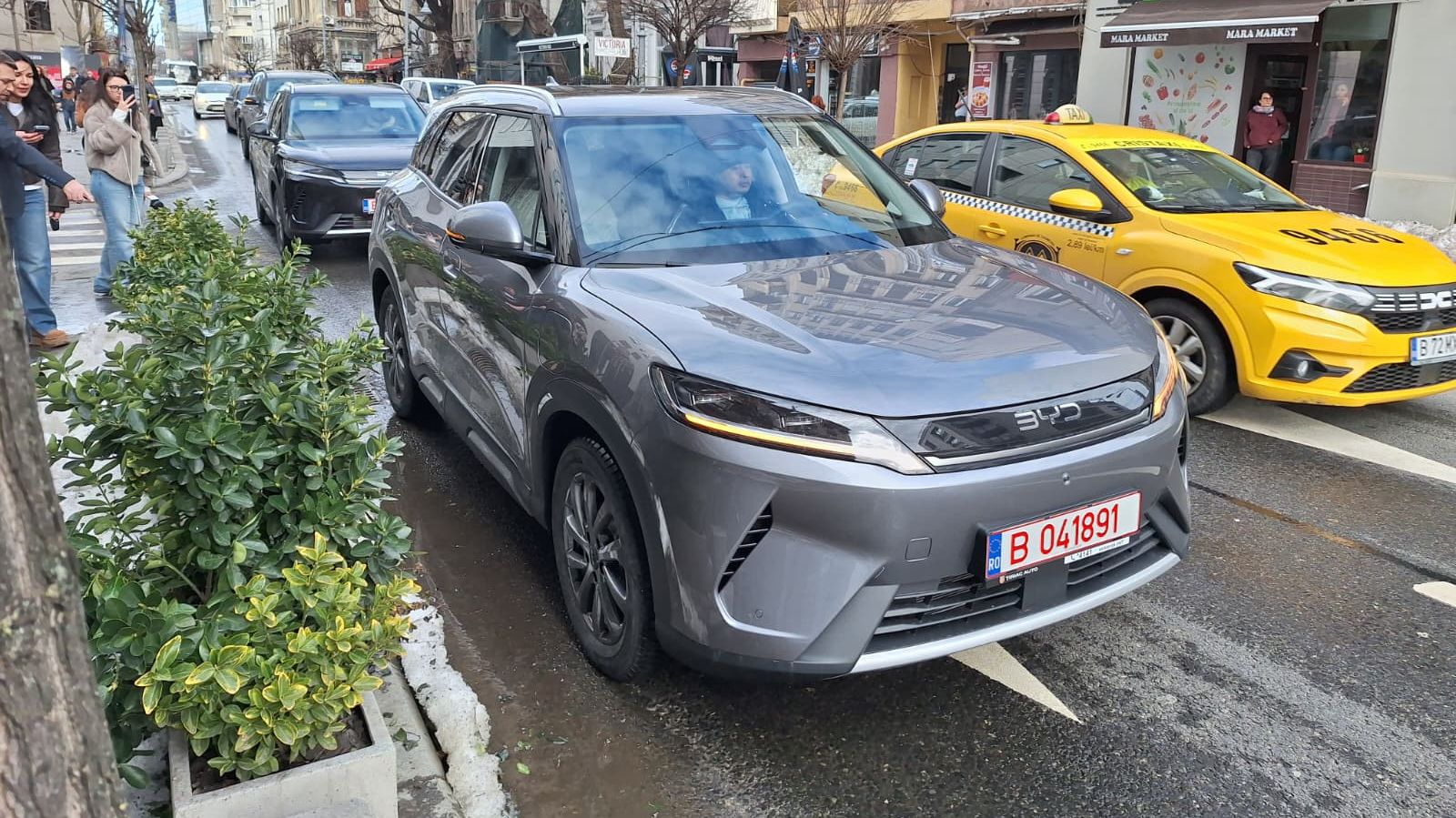 FOTO | BYD lansează Atto 2 DM-i în România, cel mai ieftin SUV hibrid plug-in de pe piață