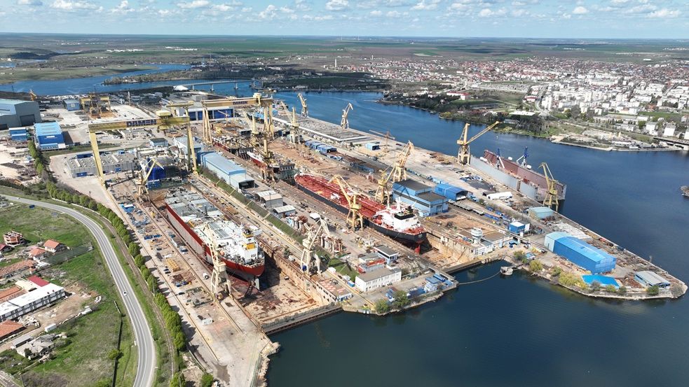 Conducerea Șantierului Naval Damen Mangalia promite că v-a scoate compania din pragul falimentului. O parte din angajați își vor primi salariile