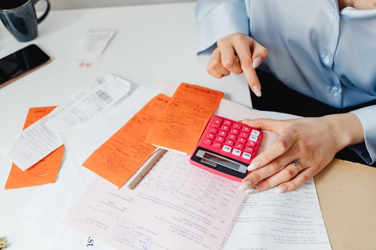Deficitul de protecție financiară al românilor: cât de vulnerabil ești și cum îți calculezi riscul în 2026