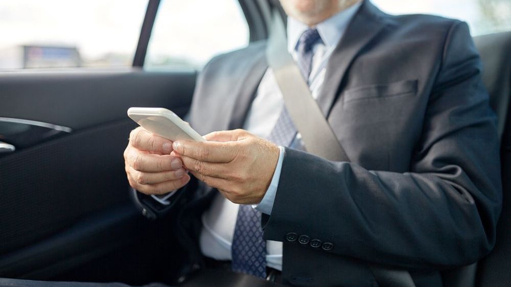 CEO-ul unei companii de tehnologie a renuntat la smartphone: "De cand am luat aceasta decizie sunt un lider mai eficient si mai atent cu angajatii mei"