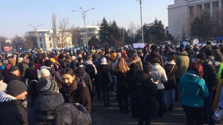 Guvernul roman alimenteaza nationalismul, in cadrul eforturilor de imblanzire a legislatiei anticoruptie, comenteaza AP