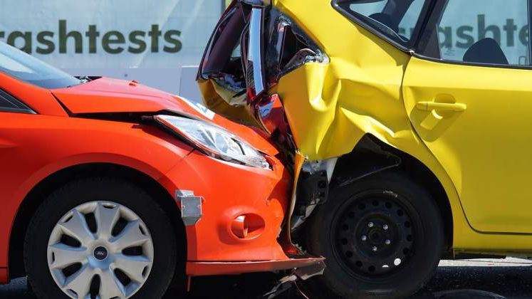 Asociatia service-urilor auto ii cere lui Klaus Iohannis sa nu promulge legea RCA