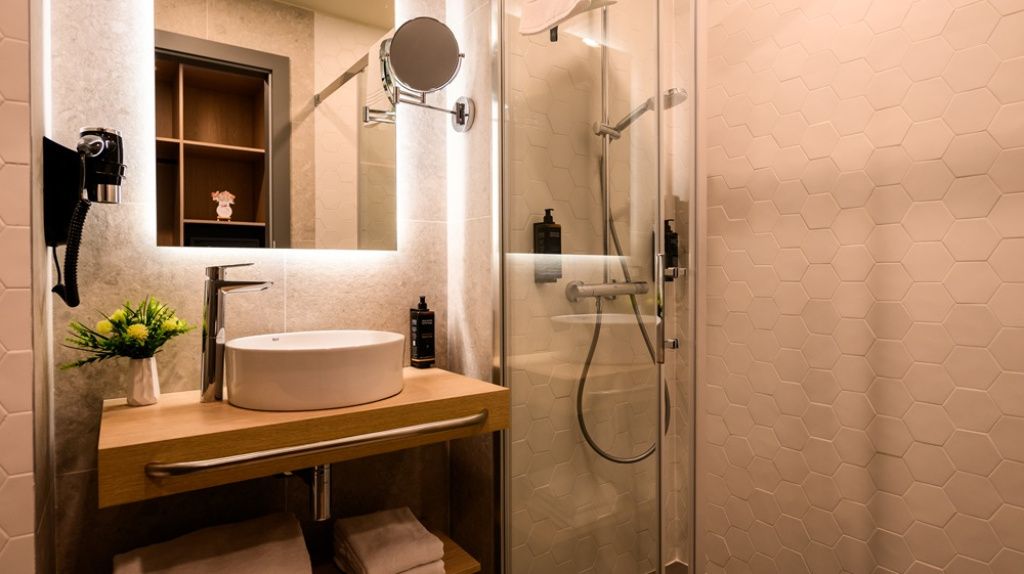 FOTO | Se deschide primul hotel internațional din Alba Iulia - Imagine 4