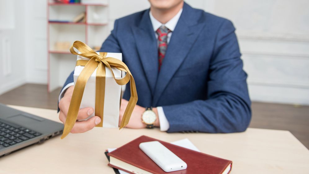 Sondaj eJobs: 77% dintre companii își recompensează angajații la final de an