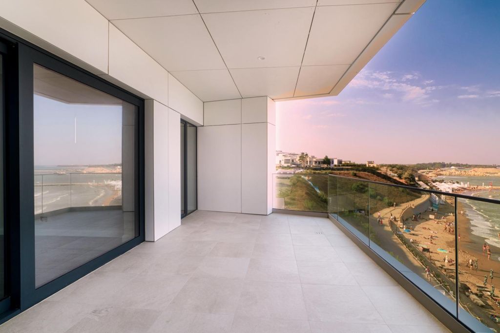 Cum arăta un penthouse de peste 1 milion de euro amplasat pe malul mării la Olimp - Imagine 27