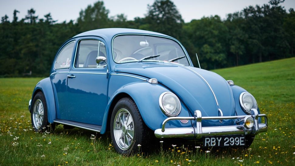 Proprietarii clasicului Volkswagen Beetle vor putea sa isi inlocuiasca motorul cu unul electric