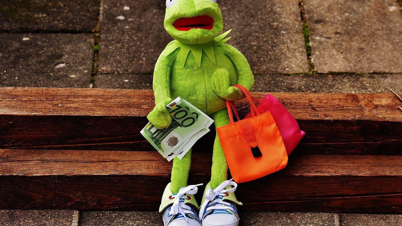 Cine va plati factura creditelor de consum cand dobanzile vor creste. Bancile aplica strategia "unde este loc de un credit, mai merge inca unul"!