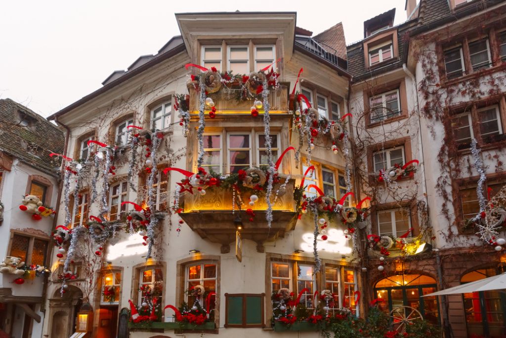 Decorațiuni de Crăciun din cartierul Colmar, Strasbourg