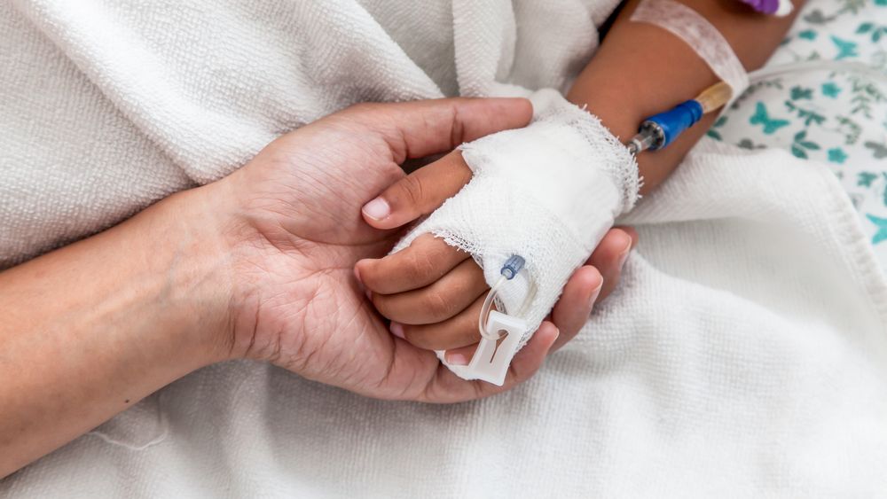 Valcea: Protest la Spitalul Judetean dupa ce un copil a intrat in coma; oamenii au cerut demisia medicilor de la Pediatrie