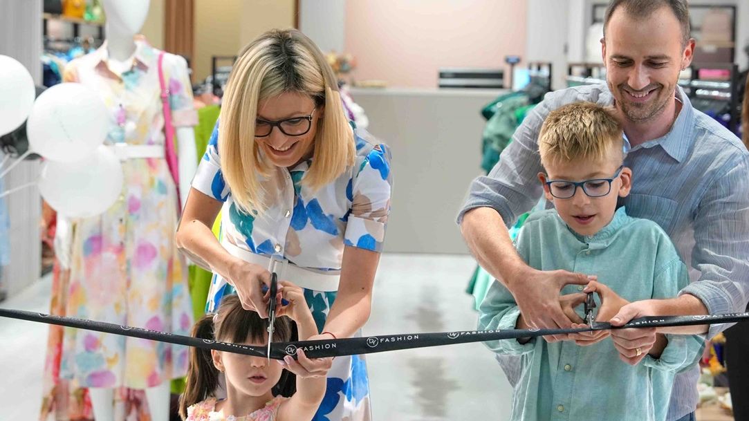 Brandul românesc DY Fashion se extinde în offline și lansează primul său concept store în Craiova