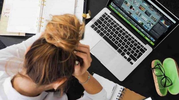 Paradoxul burnoutului: "Daca esti asa de bun la job, cum se face ca inca mai muncesti 70 de ore pe saptamana?"