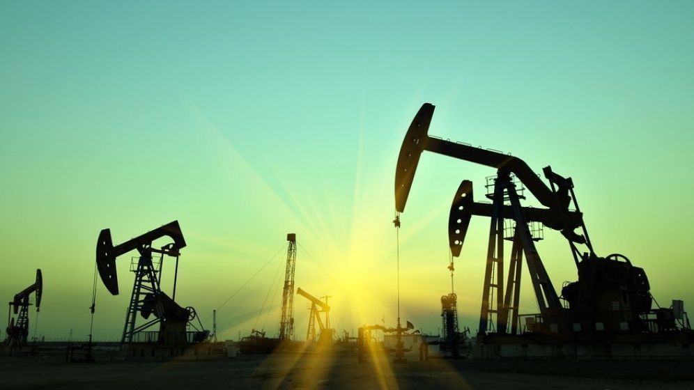 Prețul petrolului american se prăbușește la cel mai redus nivel din ultimii 30 de ani