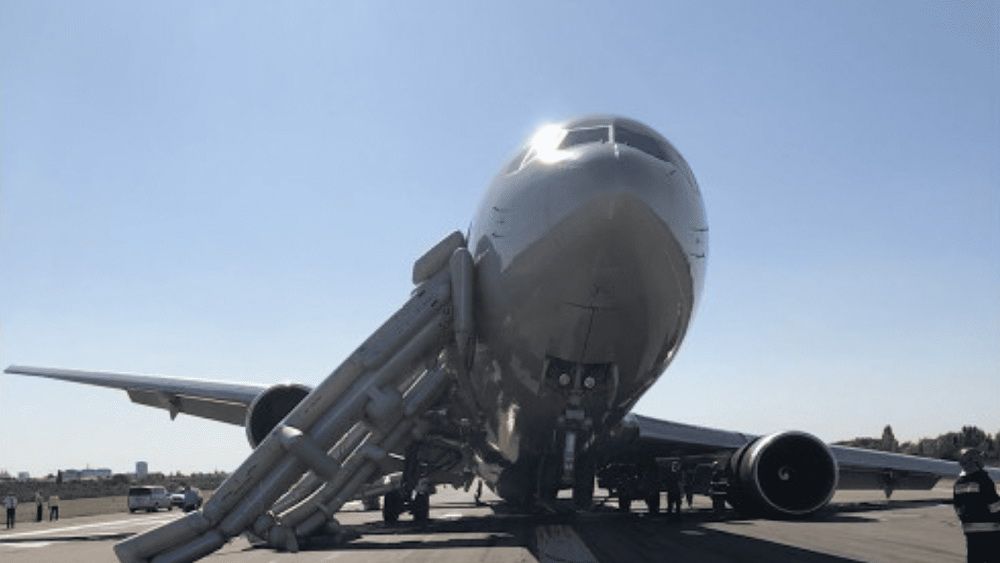 Accident aviatic pe aeroportul Băneasa. Un Boeing cu 84 de pasageri, evacuat de urgență