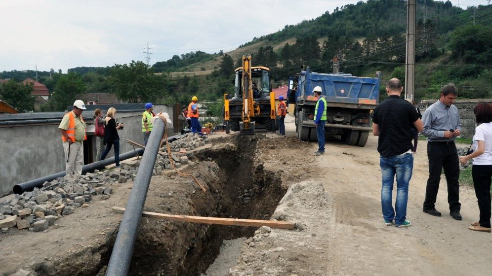 Orban: România va primi 5 miliarde de euro, bani europeni, pentru extinderea rețelei de canalizare și de apă