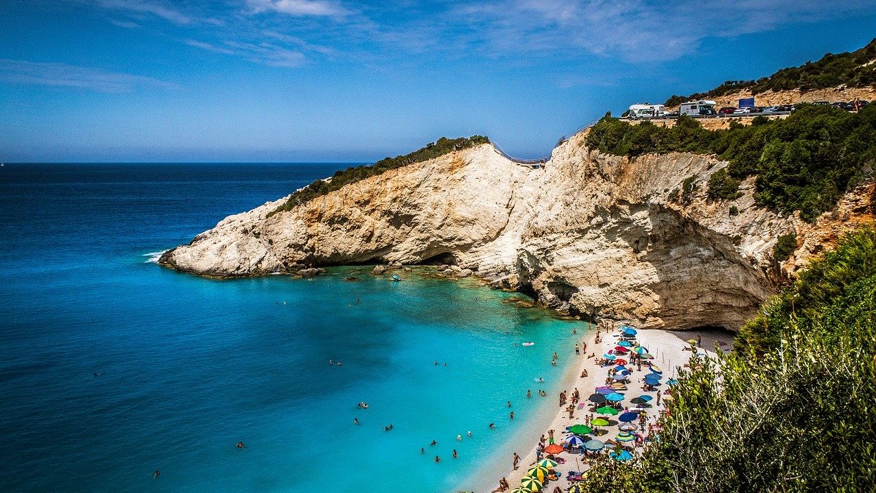 Grecia își va deschide granițele în curând. Cât costă un sejur într-una dintre cele mai cunoscute destinații turistice