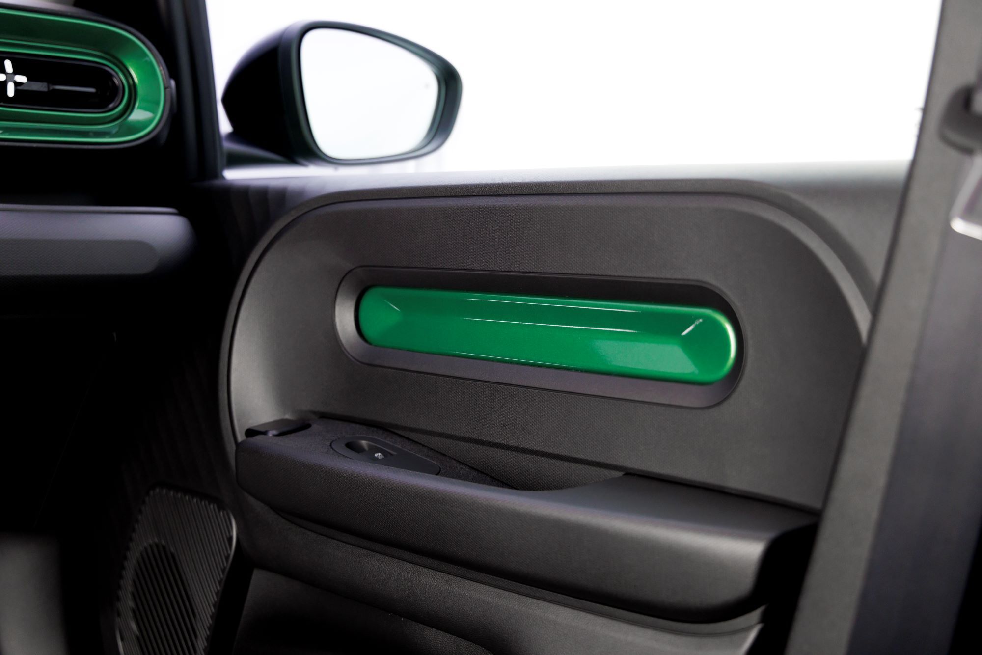 FOTO | Noul Renault Twingo este aici. Cât va costa micro-mașina de oraș pe care se bazează înlocuitorul Daciei Spring - Poza 15