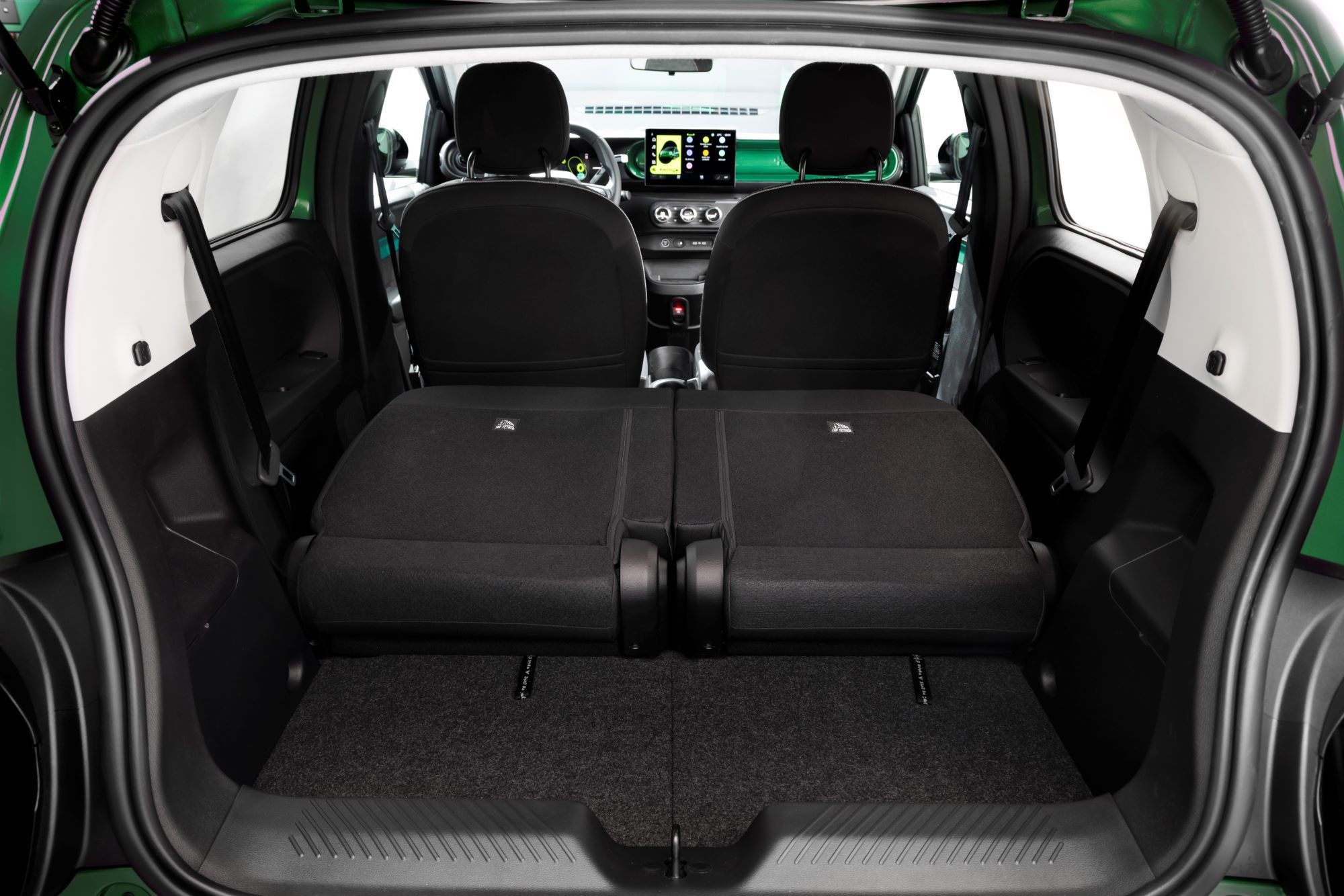 FOTO | Noul Renault Twingo este aici. Cât va costa micro-mașina de oraș pe care se bazează înlocuitorul Daciei Spring - Poza 11