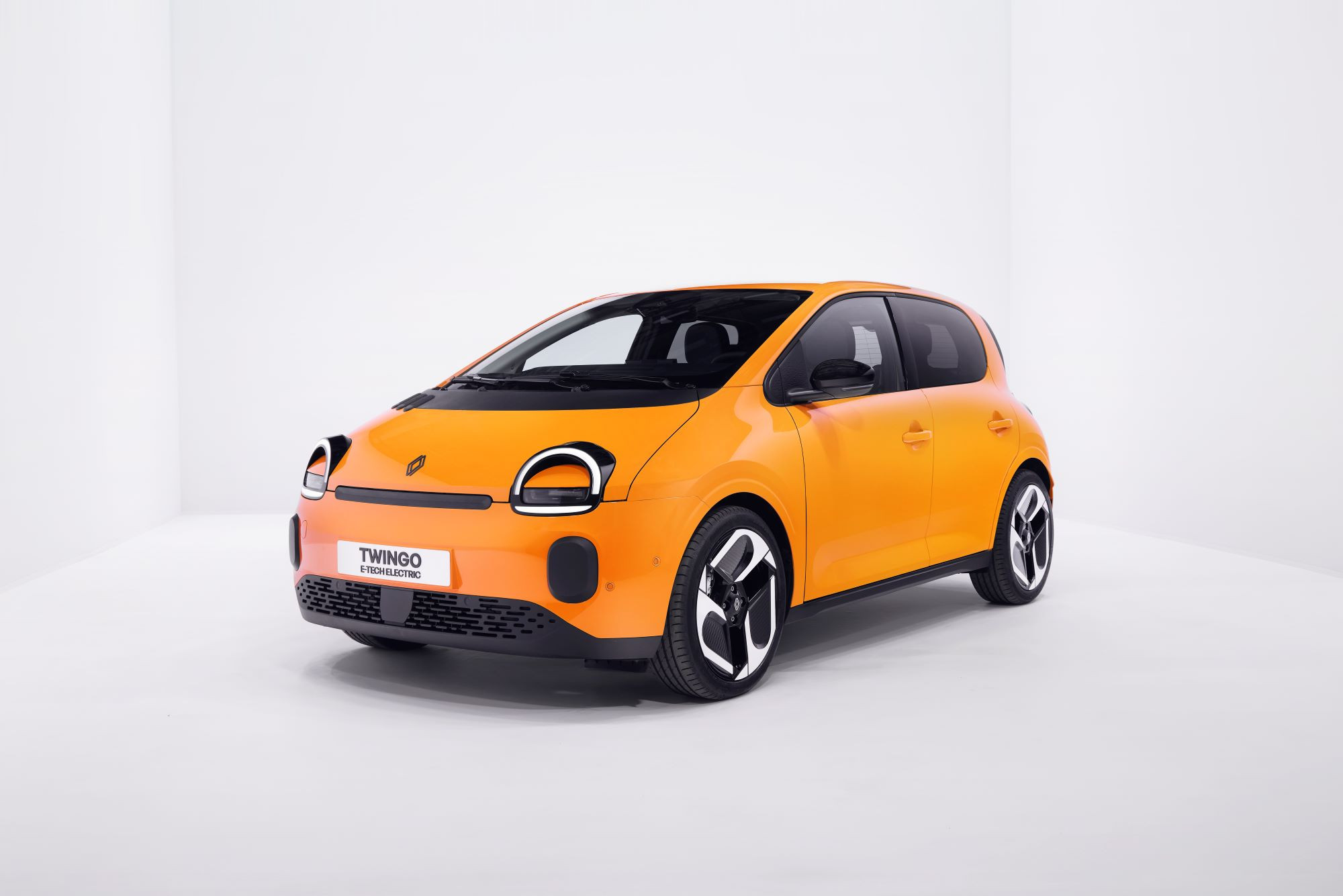 Renault deschide comenzile lui Twingo electric în România. Care sunt prețurile și cum se compară cu Dacia Spring
