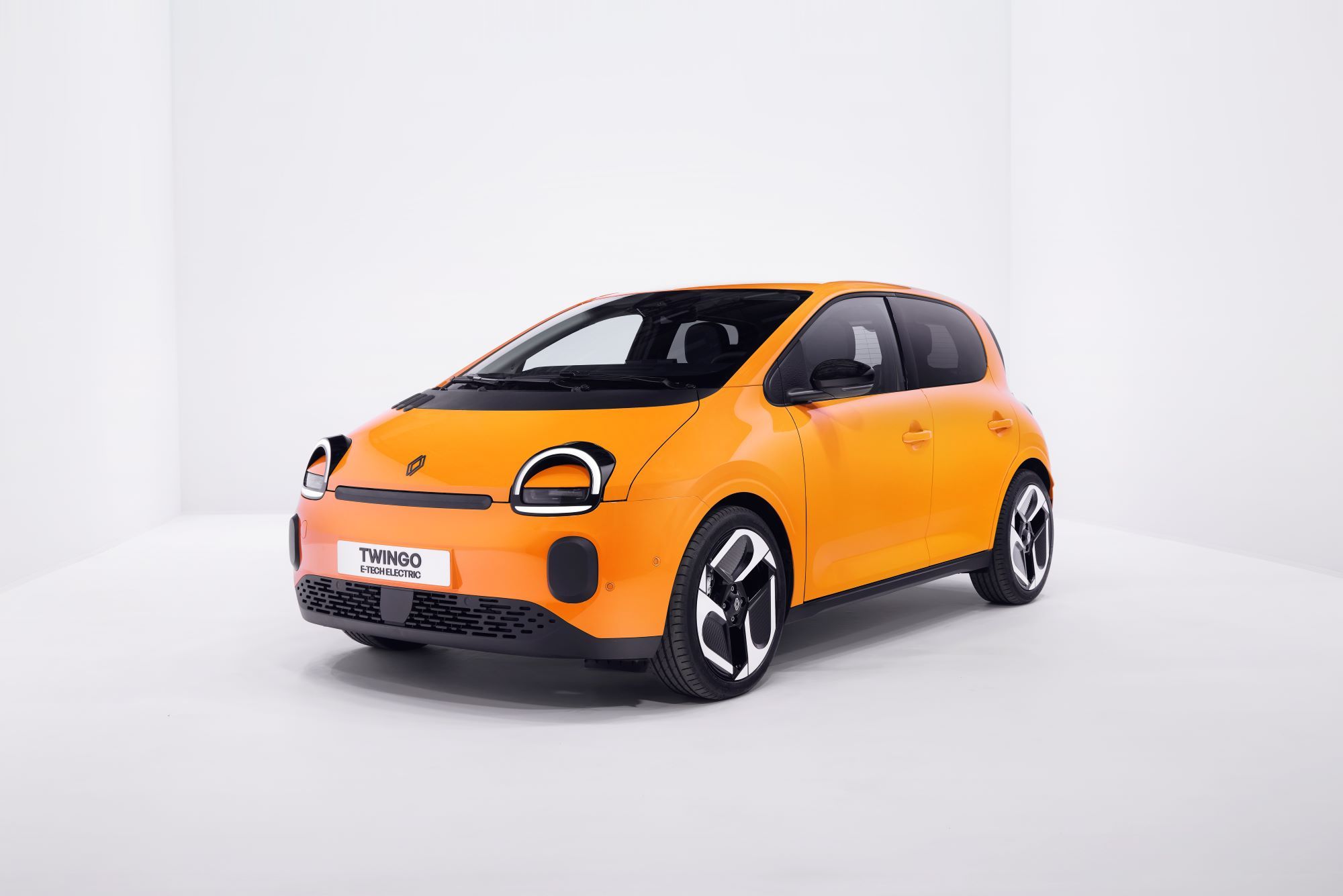FOTO | Noul Renault Twingo este aici. Cât va costa micro-mașina de oraș pe care se bazează înlocuitorul Daciei Spring - Poza 12