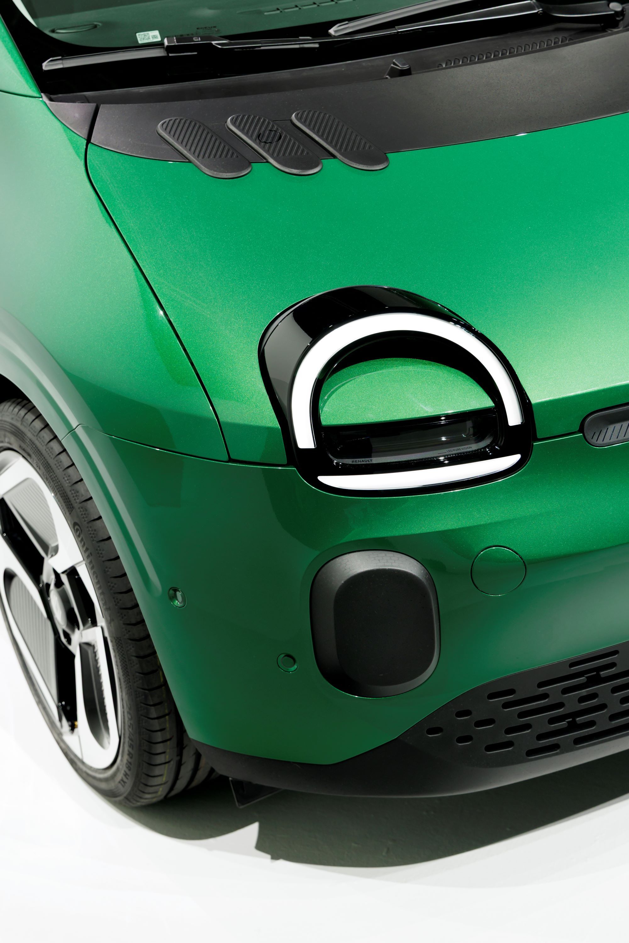 FOTO | Noul Renault Twingo este aici. Cât va costa micro-mașina de oraș pe care se bazează înlocuitorul Daciei Spring - Poza 2