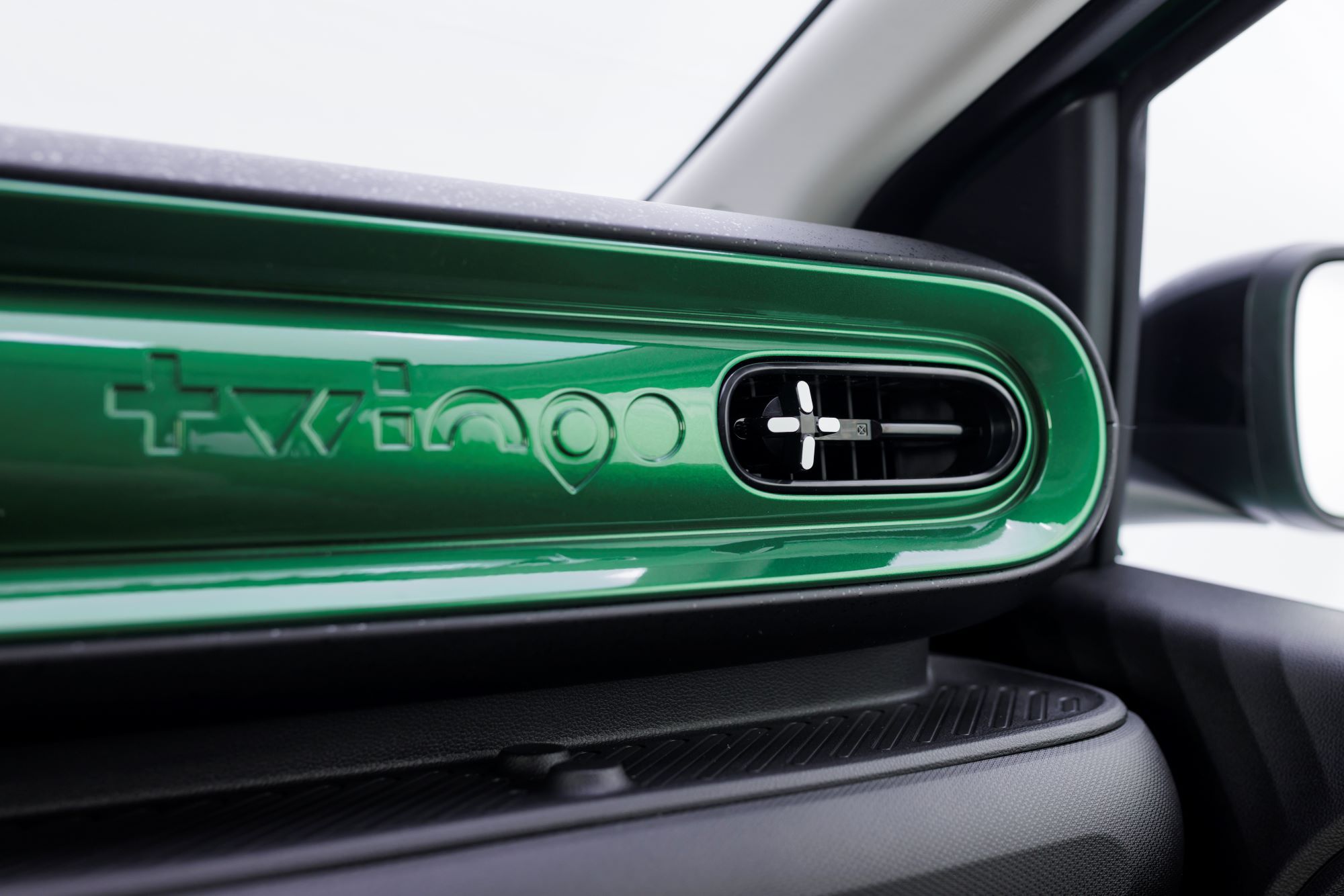 FOTO | Noul Renault Twingo este aici. Cât va costa micro-mașina de oraș pe care se bazează înlocuitorul Daciei Spring - Poza 14