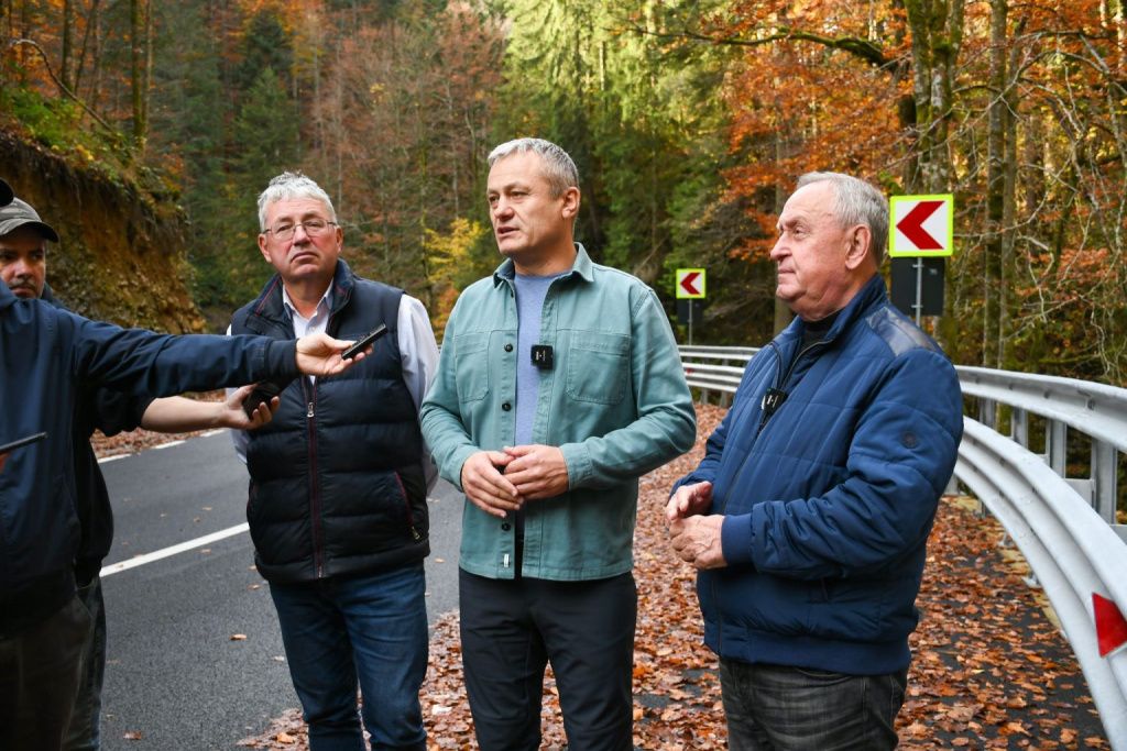 GALERIE FOTO Se poate circula pe Drumul Apusenilor. Cum arată și pe unde trece șoseaua care concu - Imagine 5