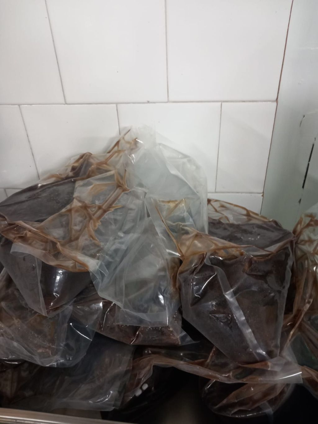 FOTO | Ce a descoperit ANPC la un restaurant popular de pe litoral. Activitatea a fost oprită - Imagine 9