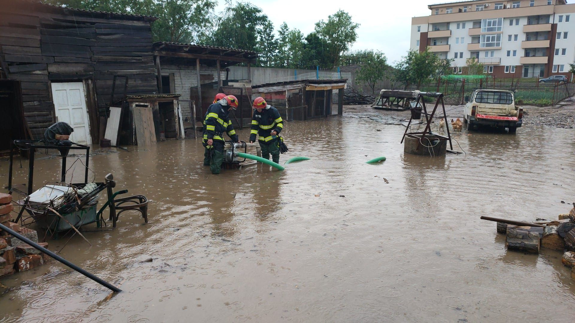 ALERTĂ METEO: Cod galben de inundaţii pe râuri din 12 judeţe, până luni dimineaţă