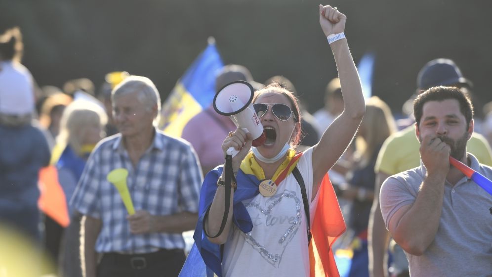 Mai multe persoane care au participat la protest in Piata Victoriei au solicitat certificate de la INML
