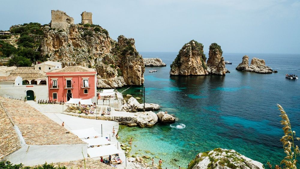 Topul destinaţiilor preferate de români pentru city break-uri şi vacanţe în 2023