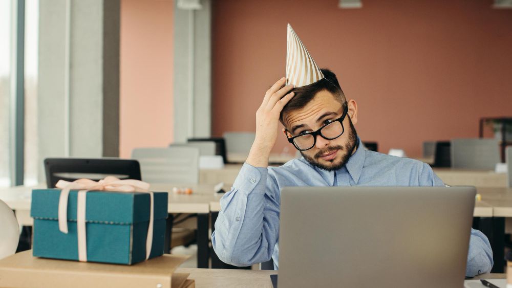 Analiză Mindblower: Fenomen nou în corporații - ce cadouri își dăruiesc românii când simt că ajung la burnout