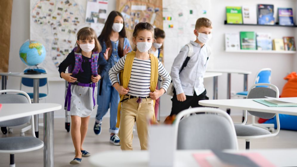 Educație în vreme de pandemie. Cum se pregătesc mai multe țări din Europa pentru redeschiderea școlilor