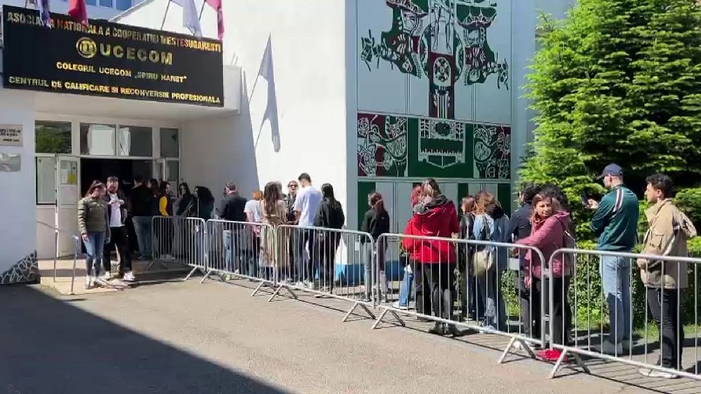 Aglomerație la vot în Regie: Studenții stau la coadă de la primele ore ale dimineții pentru a vota