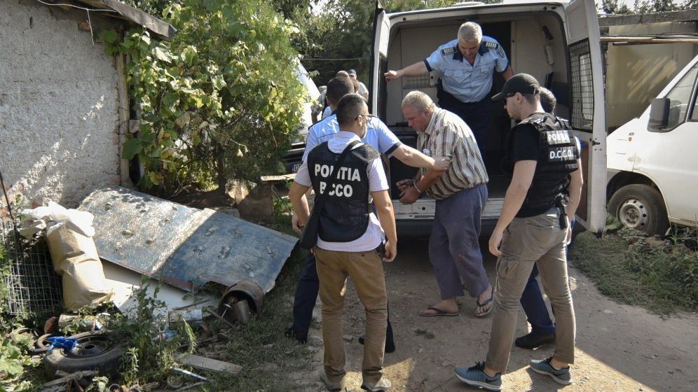 Parchetul General: Procurorii din Caracal nu au interzis intrarea in casa lui Dinca. De comun acord cu politistii au amanat pana la ora 6