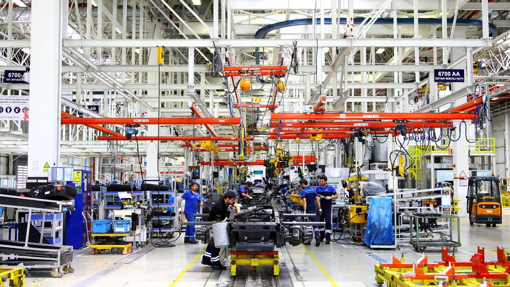 Mercedes-Benz pleacă din Rusia și vinde fabrica din Moscova