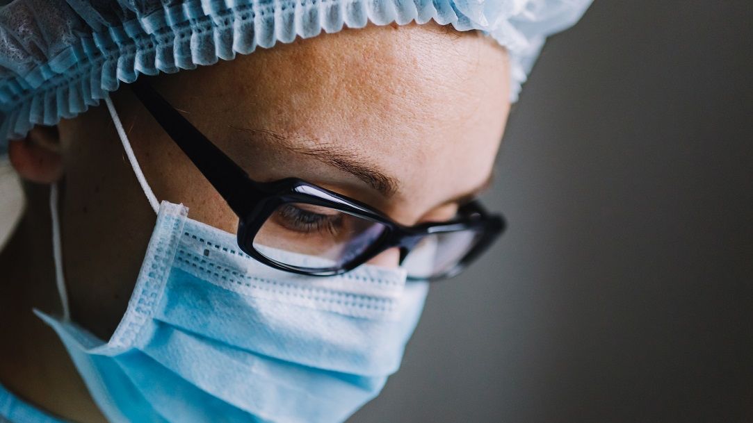 Colegiul Medicilor Bucureşti semnalează lipsa mijloacelor de protecţie şi a testărilor periodice