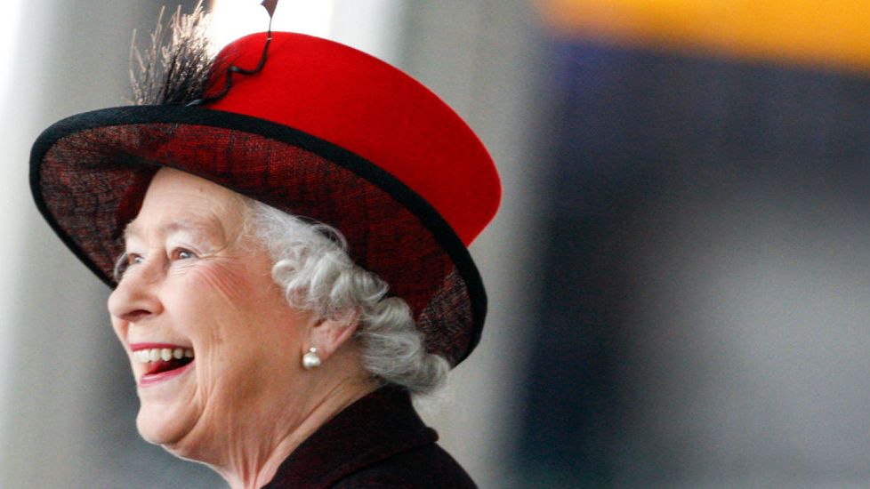 Românii i-au adus un ultim omagiu Reginei Elisabeta a II-a, la Ambasada Marii Britanii