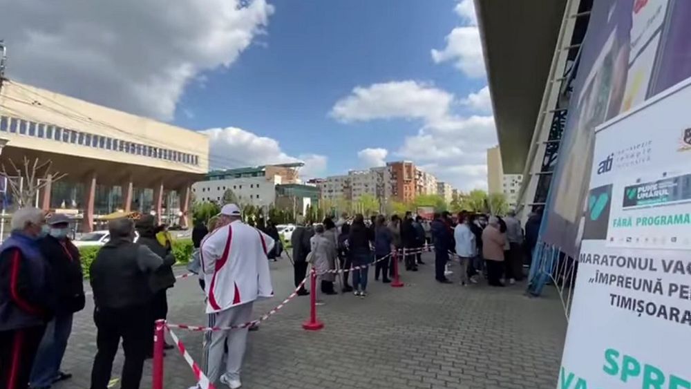 Maratonul vaccinării de la Timișoara care durează 3 zile și 3 nopți. Se poate vaccina oricine cu Pfizer