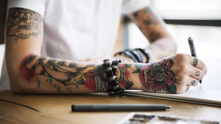 Arta, pasiune si business: povestea unui cunoscut artist tatuator din Romania