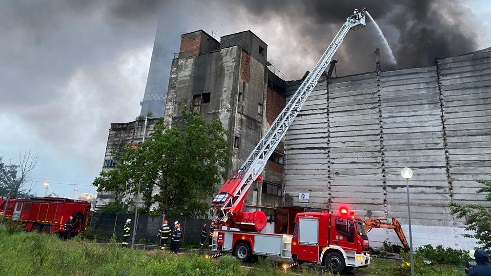 [FOTO] Incendiu major la Incineratorul de la Brazi