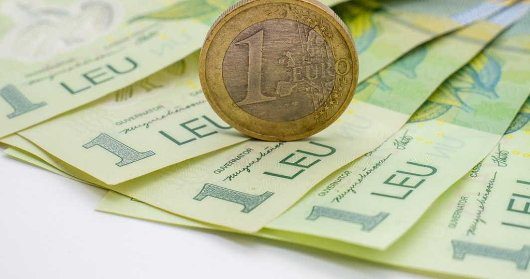 Leul continuă să se deprecieze în fața euro. Cresc îngrijorările privind cursul valutar