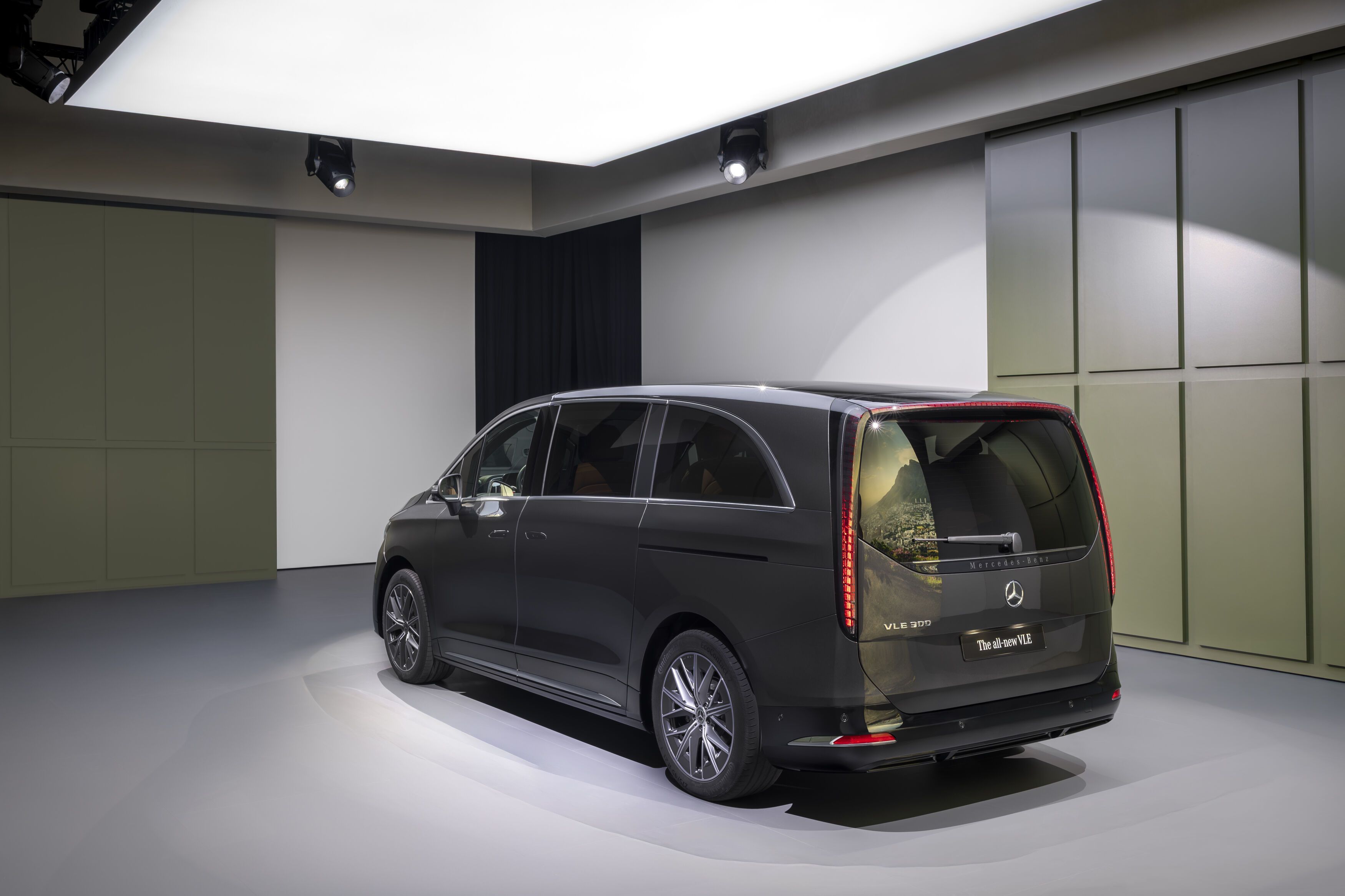 Mercedes-Benz deschide comenzile pentru noul VLE Electric în România. Care sunt prețurile - Poza 7
