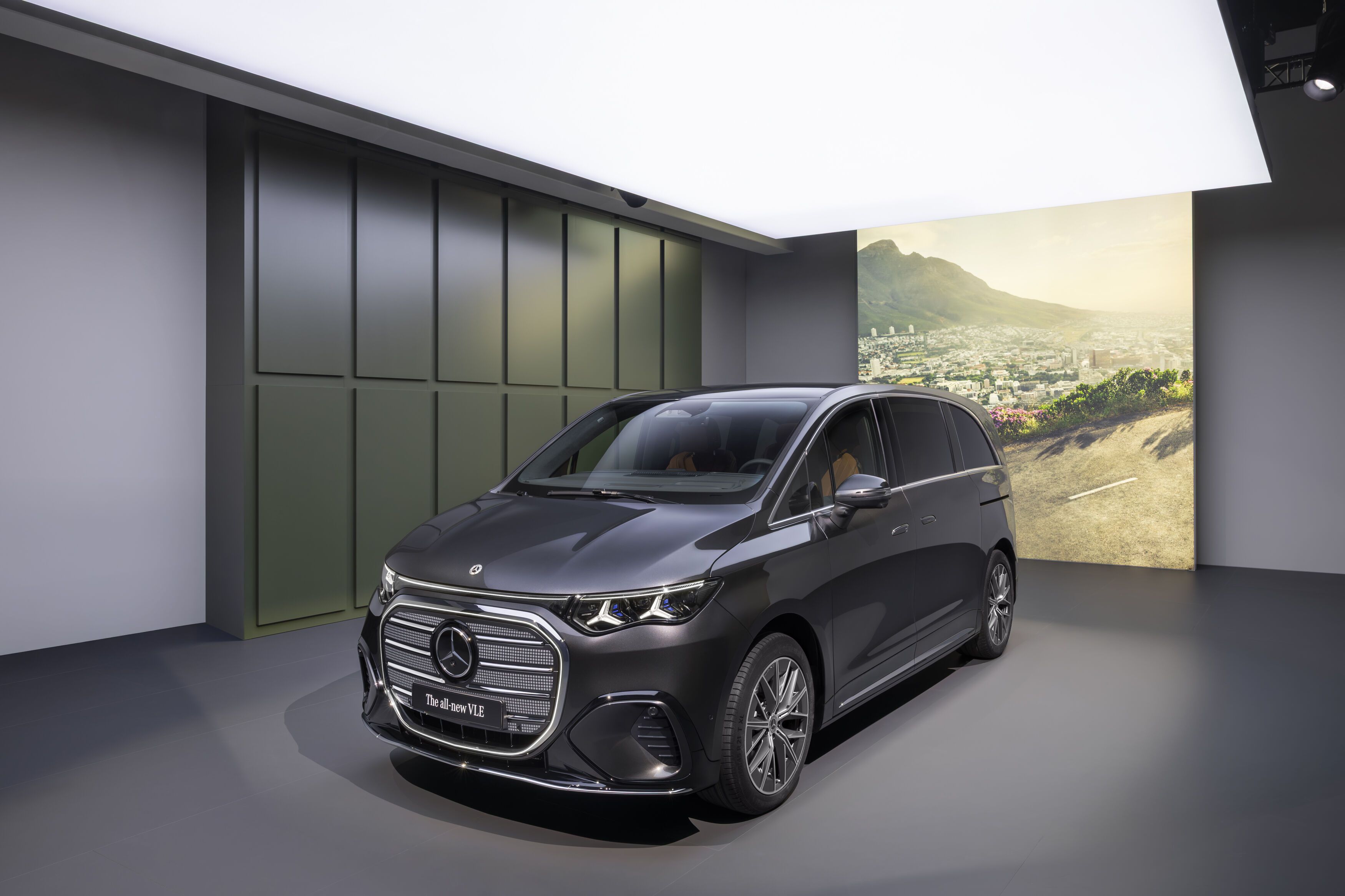 Mercedes-Benz deschide comenzile pentru noul VLE Electric în România. Care sunt prețurile - Poza 6