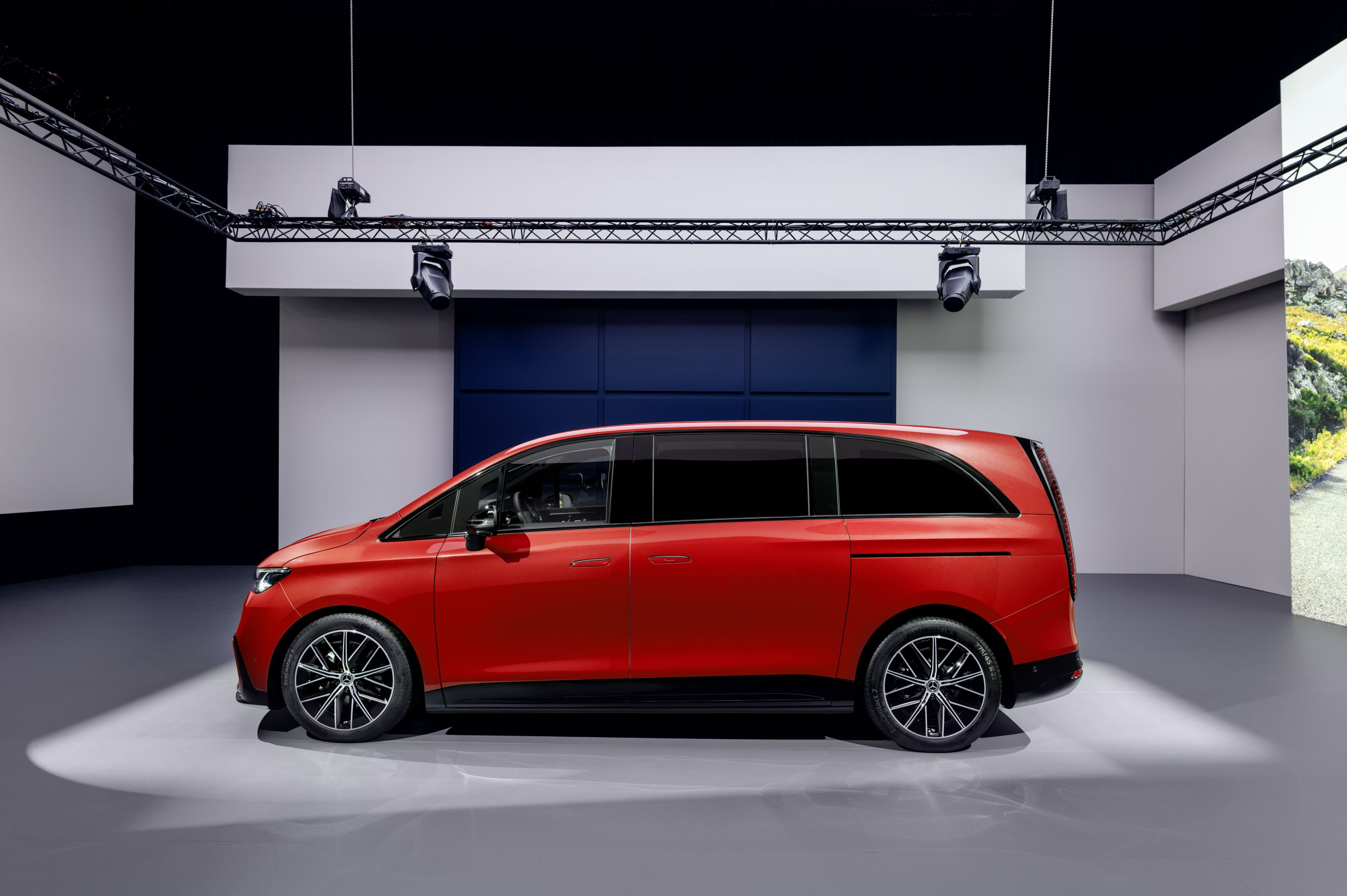 Mercedes-Benz deschide comenzile pentru noul VLE Electric în România. Care sunt prețurile - Poza 5