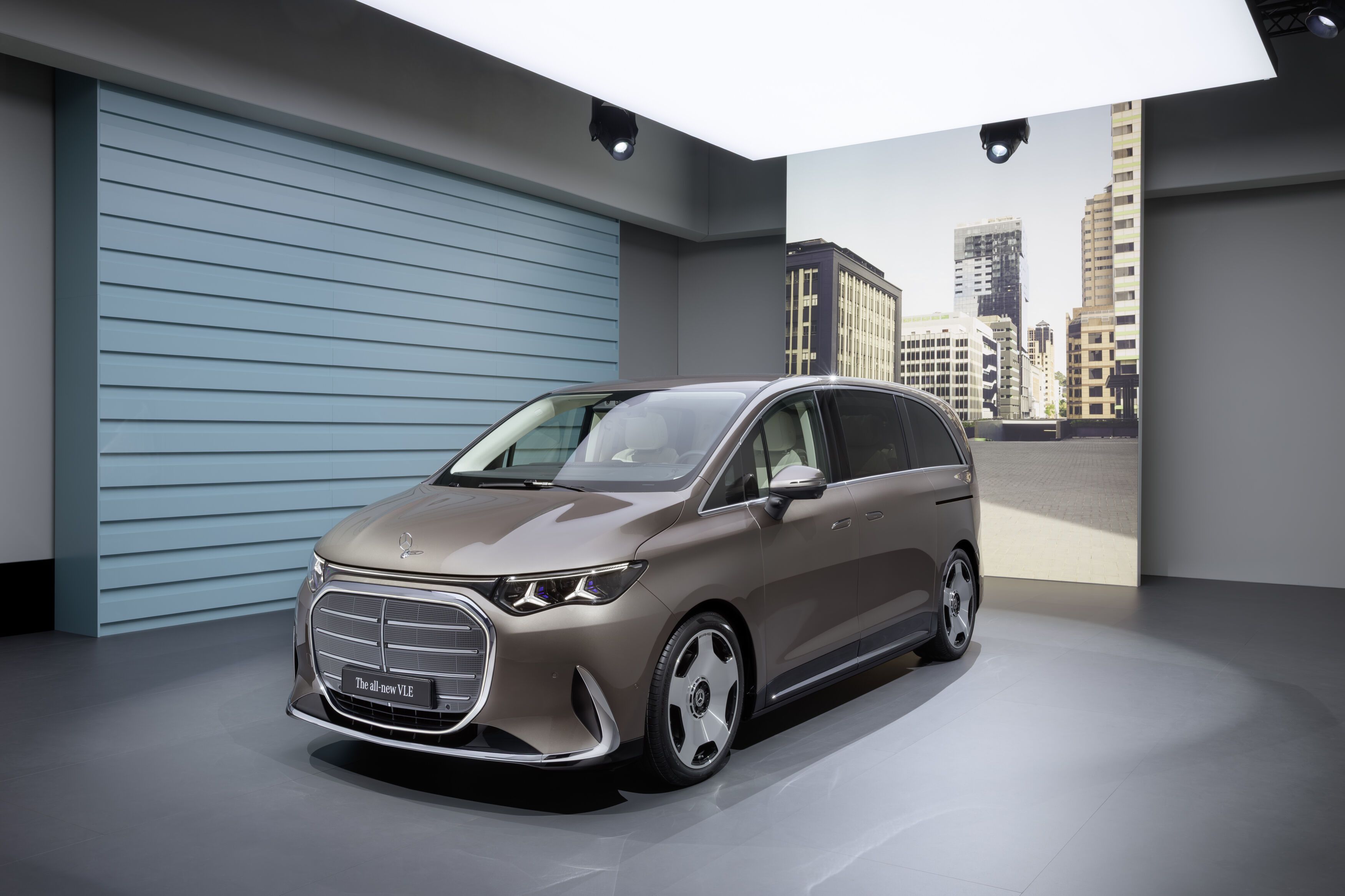 Mercedes-Benz deschide comenzile pentru noul VLE Electric în România. Care sunt prețurile - Poza 1