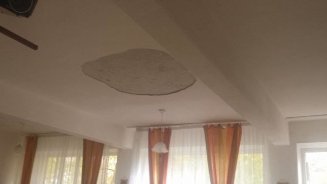 Tavan prabusit intr-o scoala din Teleorman. Trei elevi au fost raniti