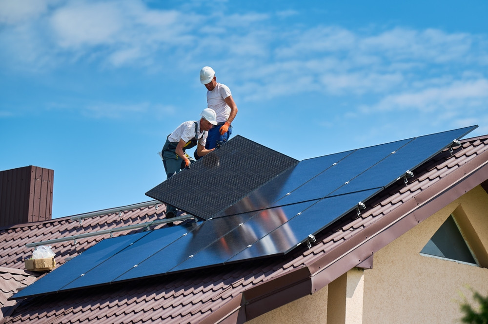 Ce trebuie să știi înainte de a alege panouri solare din portofoliul Casa Instalatorului